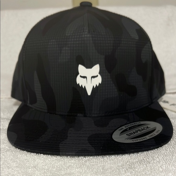 Fox head, camo tech, snapback hat - Picture 1 of 5